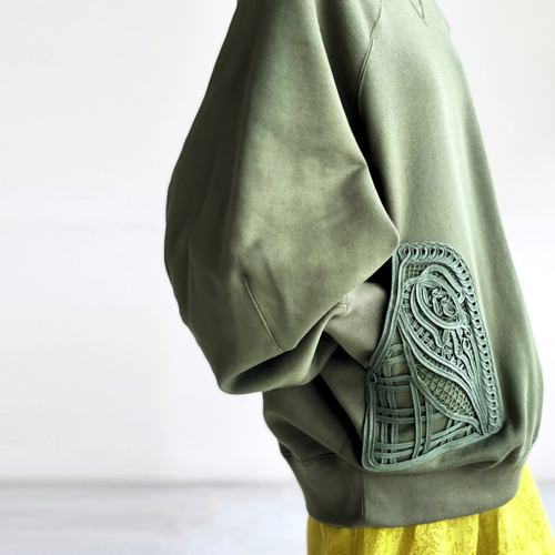 マメクロゴウチ】刺繍 フーディー 肩開き ドルマンスリーブ ピンク  