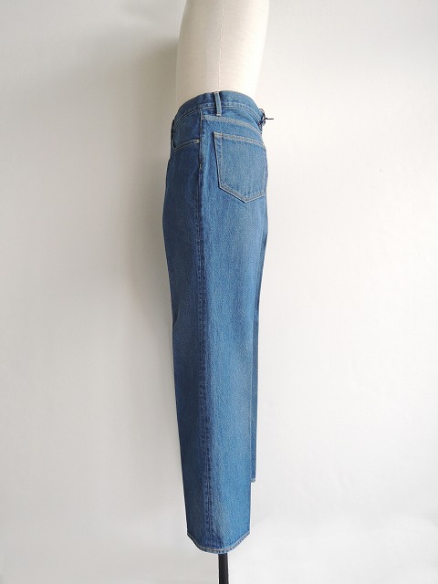 オーラリー ブルーデニム 洗練された生地で定番アイテムをワンランクアップ。『AURALEE