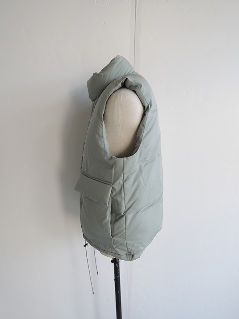 AURALEE LIGHT FINX POLYESTER DOWN VEST (Womens